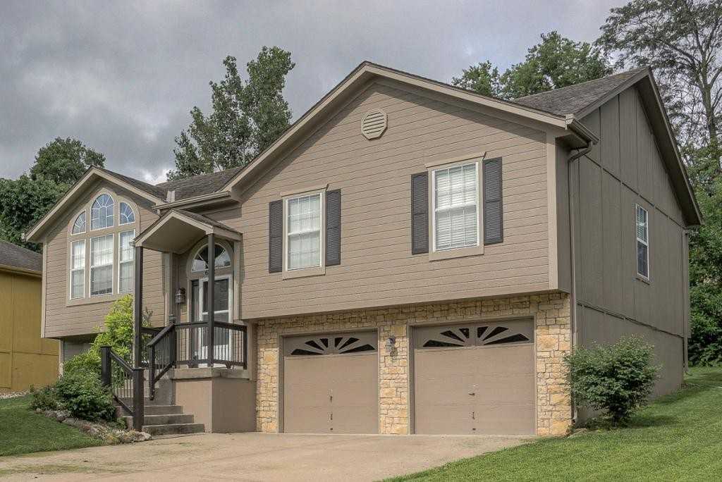 612 Ne Topaz Dr - Photo 2 of 39