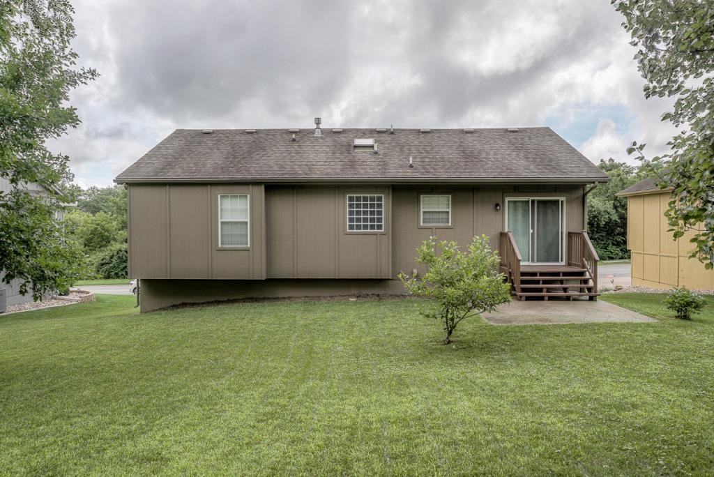 612 Ne Topaz Dr - Photo 5 of 39