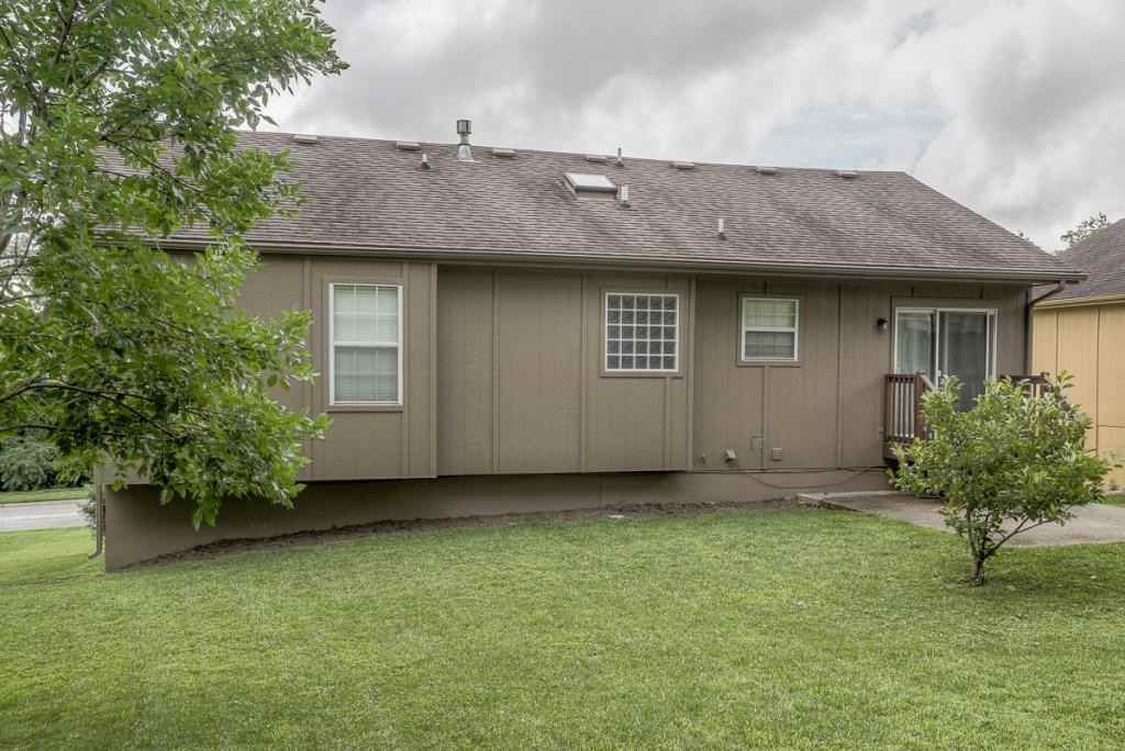 612 Ne Topaz Dr - Photo 6 of 39