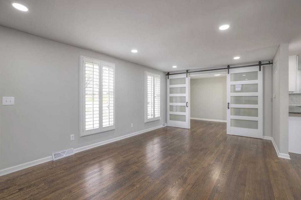 10530 W 92nd Pl - Photo 5 of 39