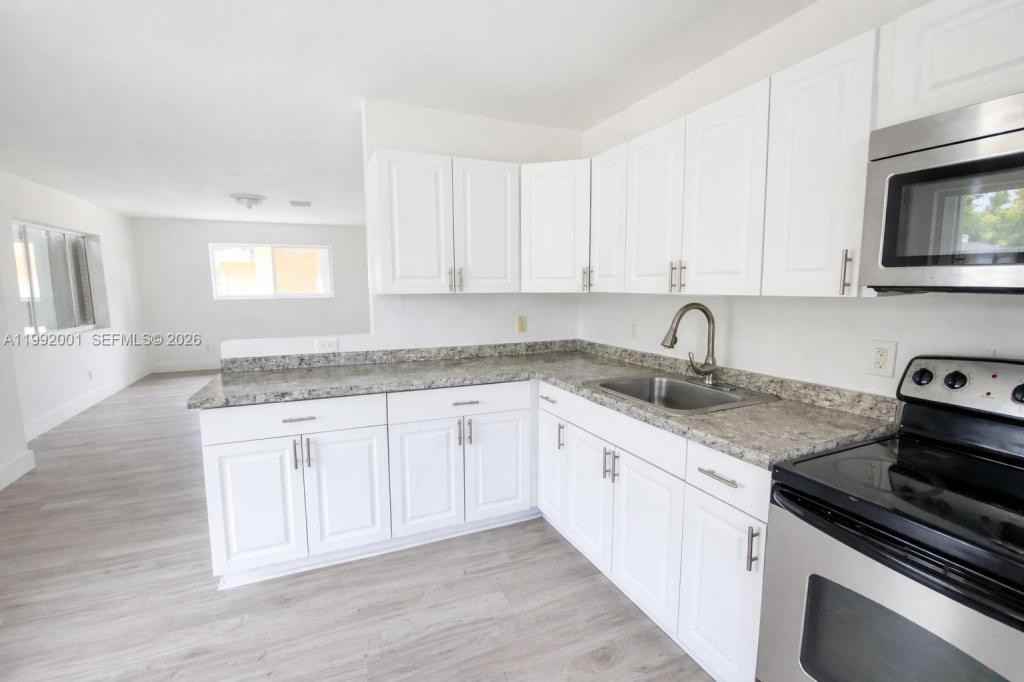 2840 Nw 8th St - Photo 2 of 10