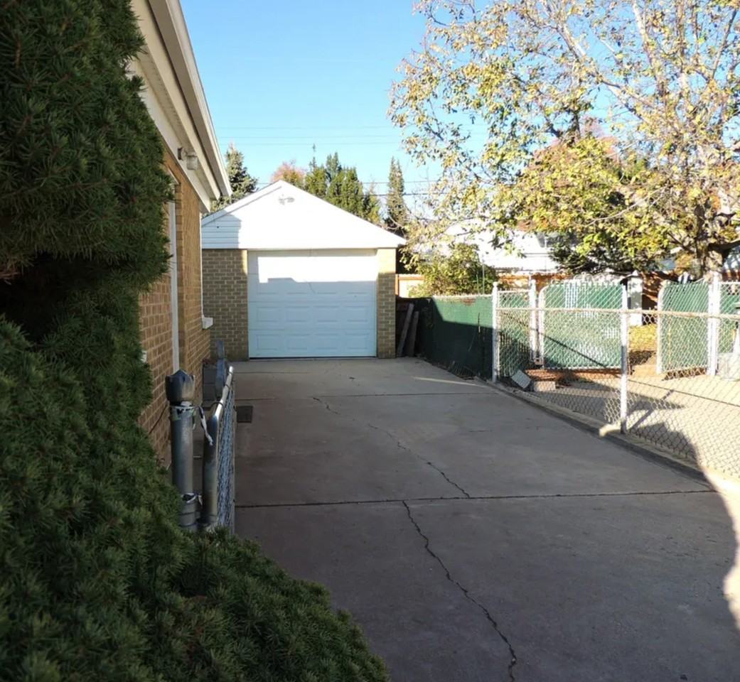 1939 E St - Photo 2 of 11