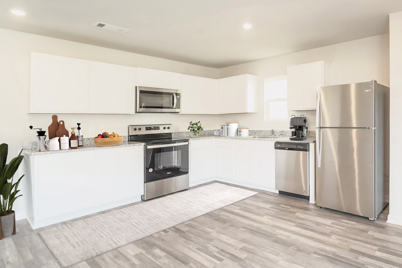 639 Farmstead Trl - Photo 5 of 16