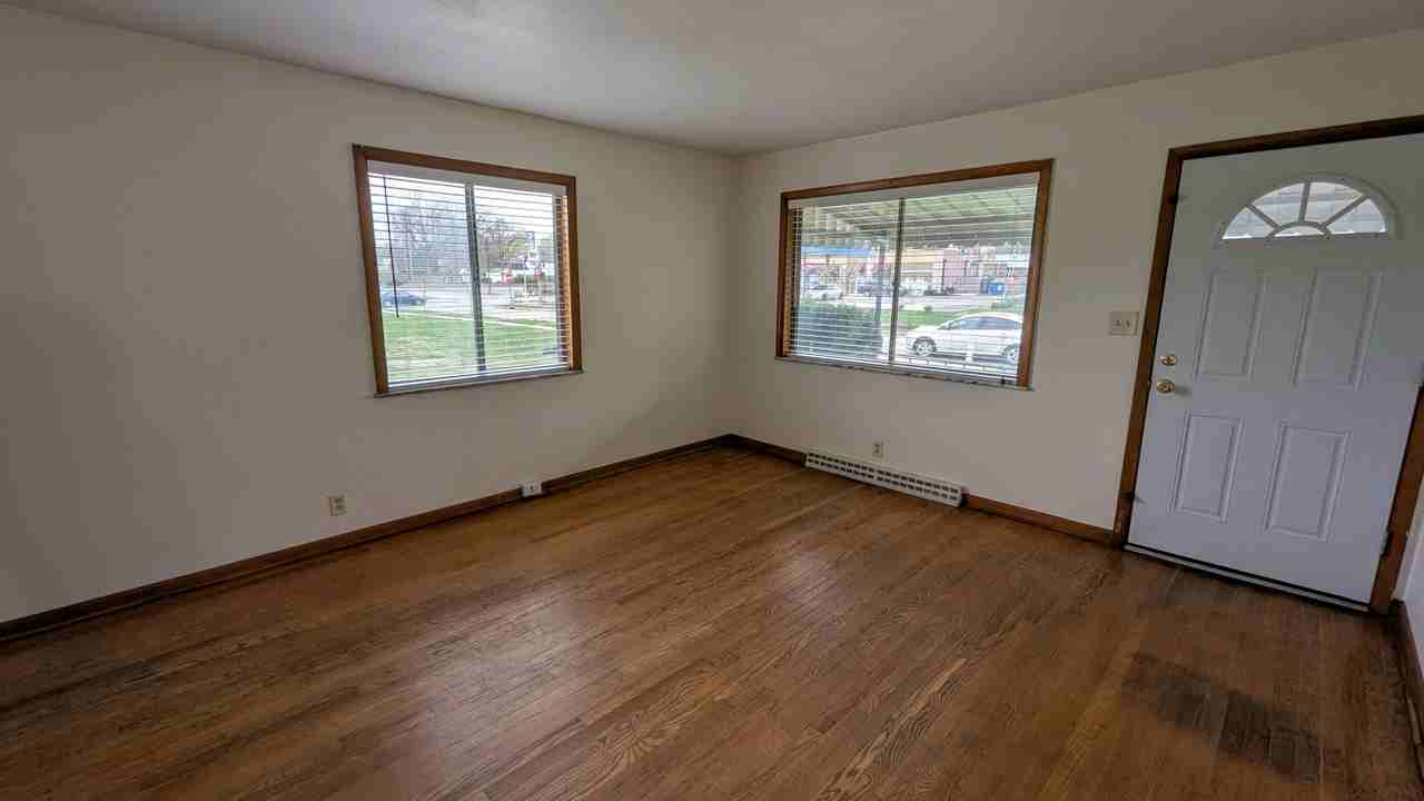 946 N Hamilton Ave #946 - Photo 2 of 8