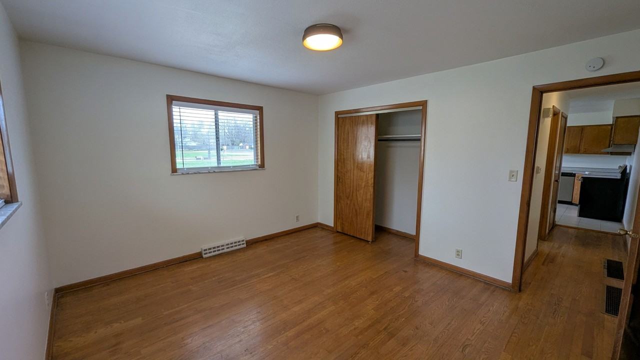 946 N Hamilton Ave #946 - Photo 4 of 8