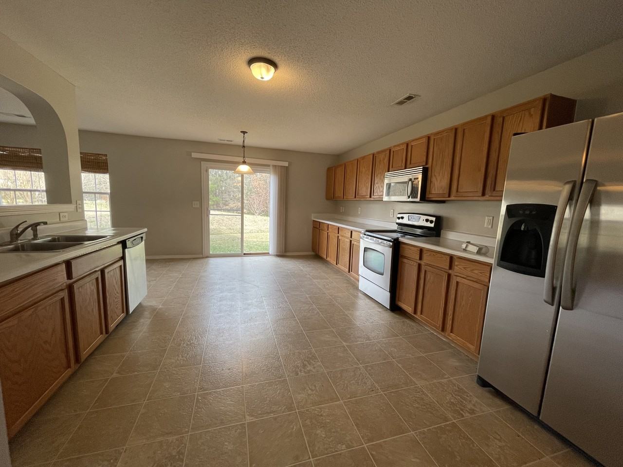 5 Bellmore Ct #5 - Photo 4 of 33
