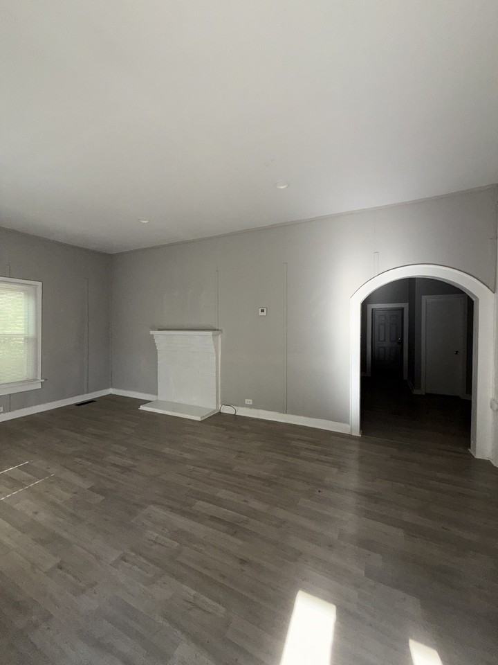 322 S Liberty St - Photo 2 of 10