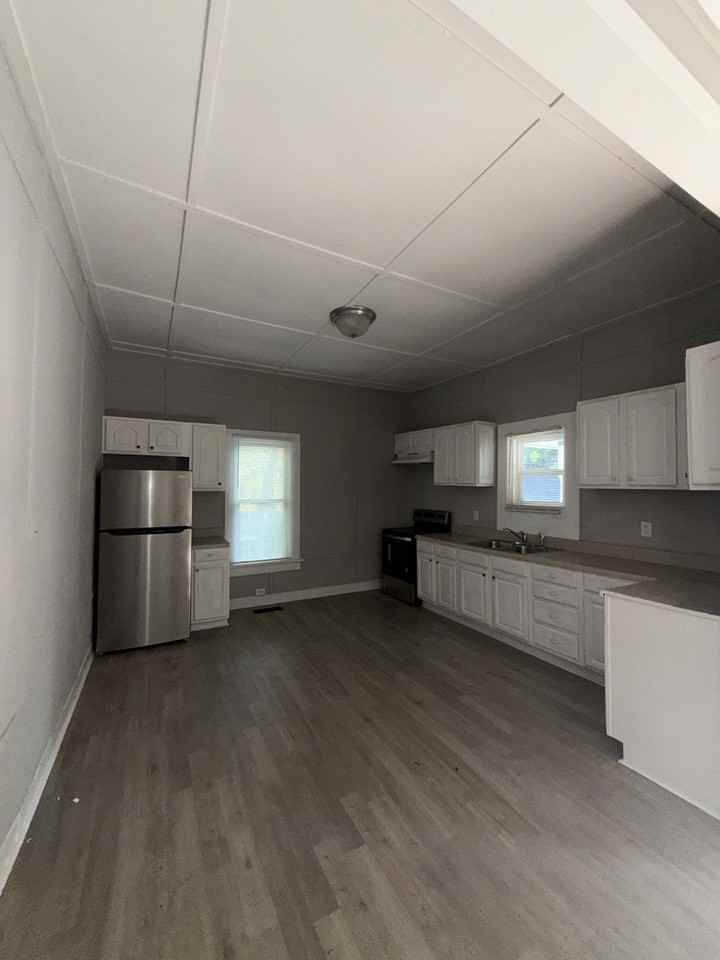 322 S Liberty St - Photo 3 of 10