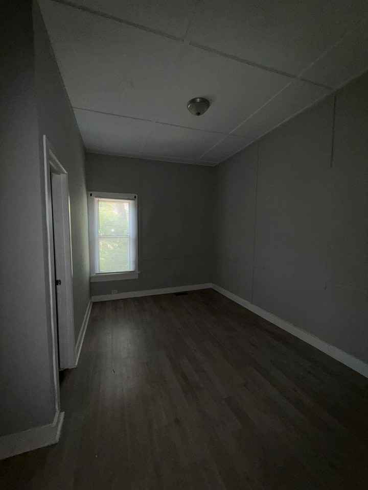 322 S Liberty St - Photo 4 of 10