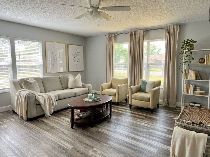 449 Spring Dr - Photo 2 of 4