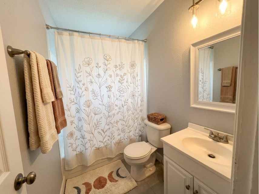 449 Spring Dr - Photo 4 of 4