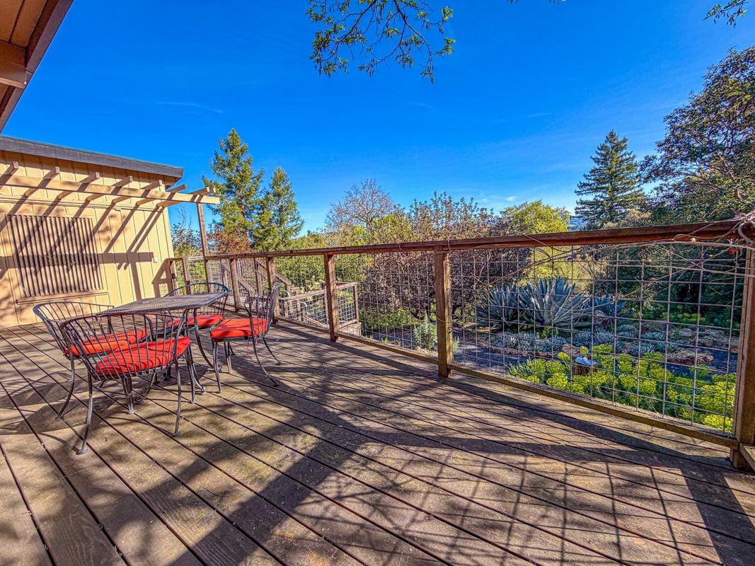 1560 Ronne Dr - Photo 2 of 5