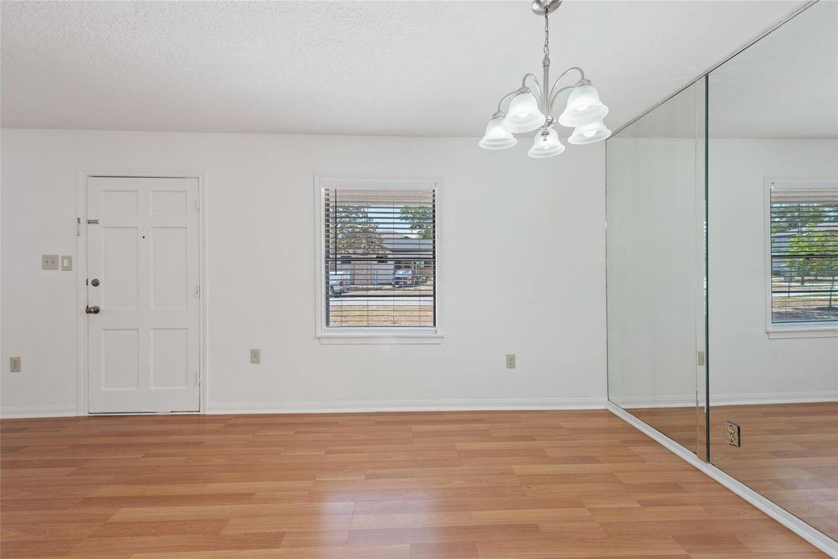 1510 Afton St - Photo 4 of 25