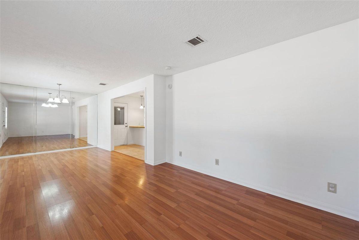 1510 Afton St - Photo 5 of 25