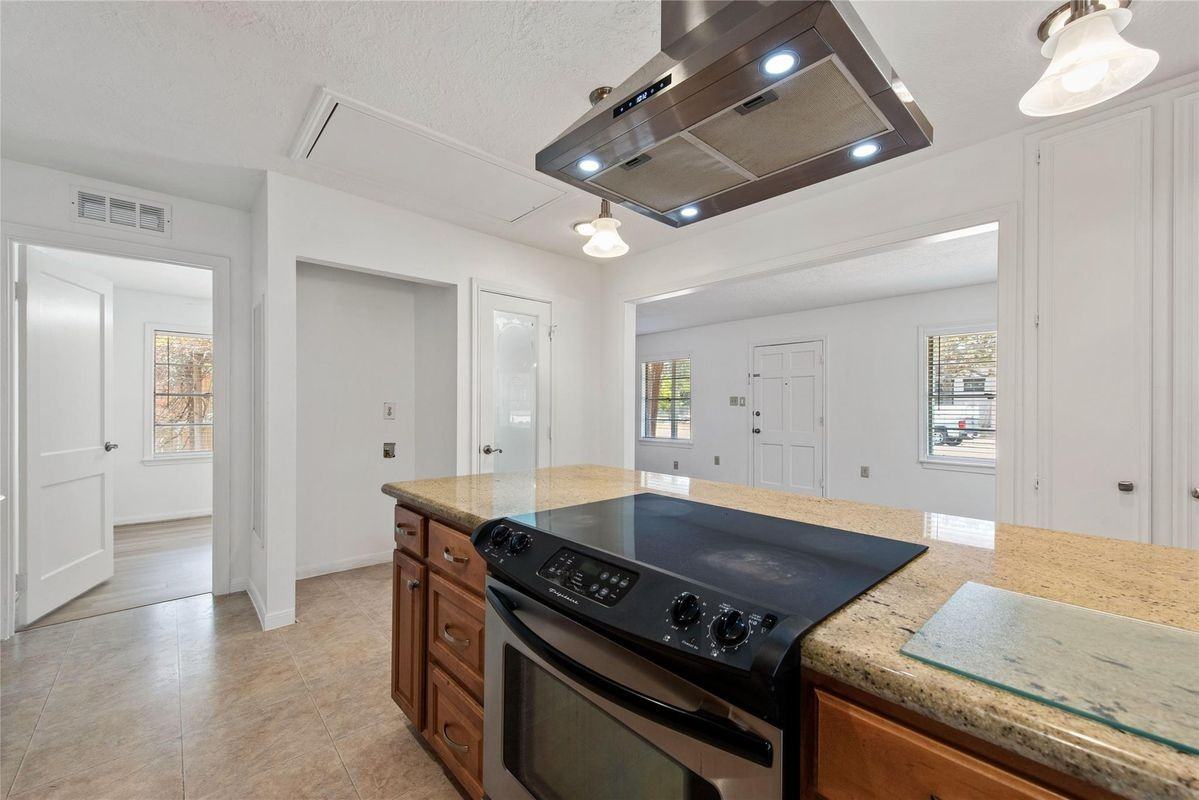 1510 Afton St - Photo 7 of 25