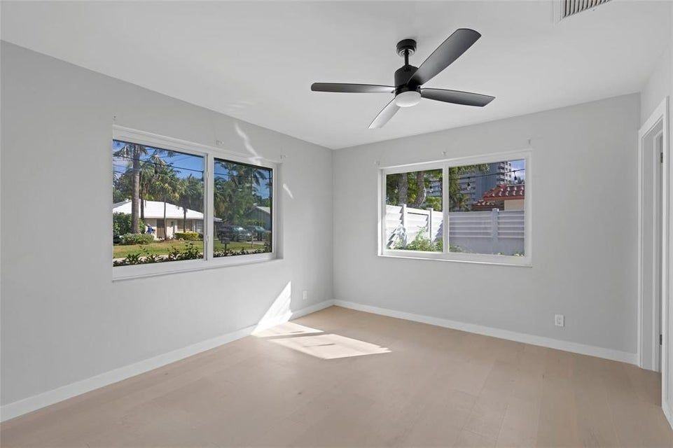 2000 Se 26th Ave - Photo 4 of 9