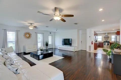 3170 Nw 68th Ct - Photo 4 of 20
