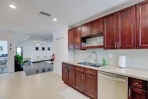 3170 Nw 68th Ct - Photo 5 of 20