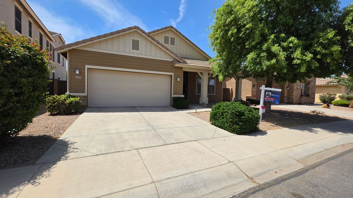 21742 N Bradford Dr - Photo 2 of 15