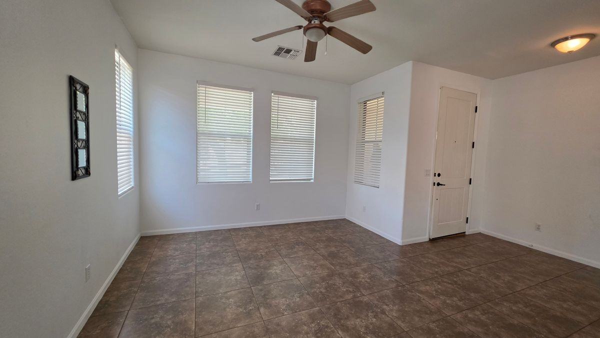 21742 N Bradford Dr - Photo 4 of 15