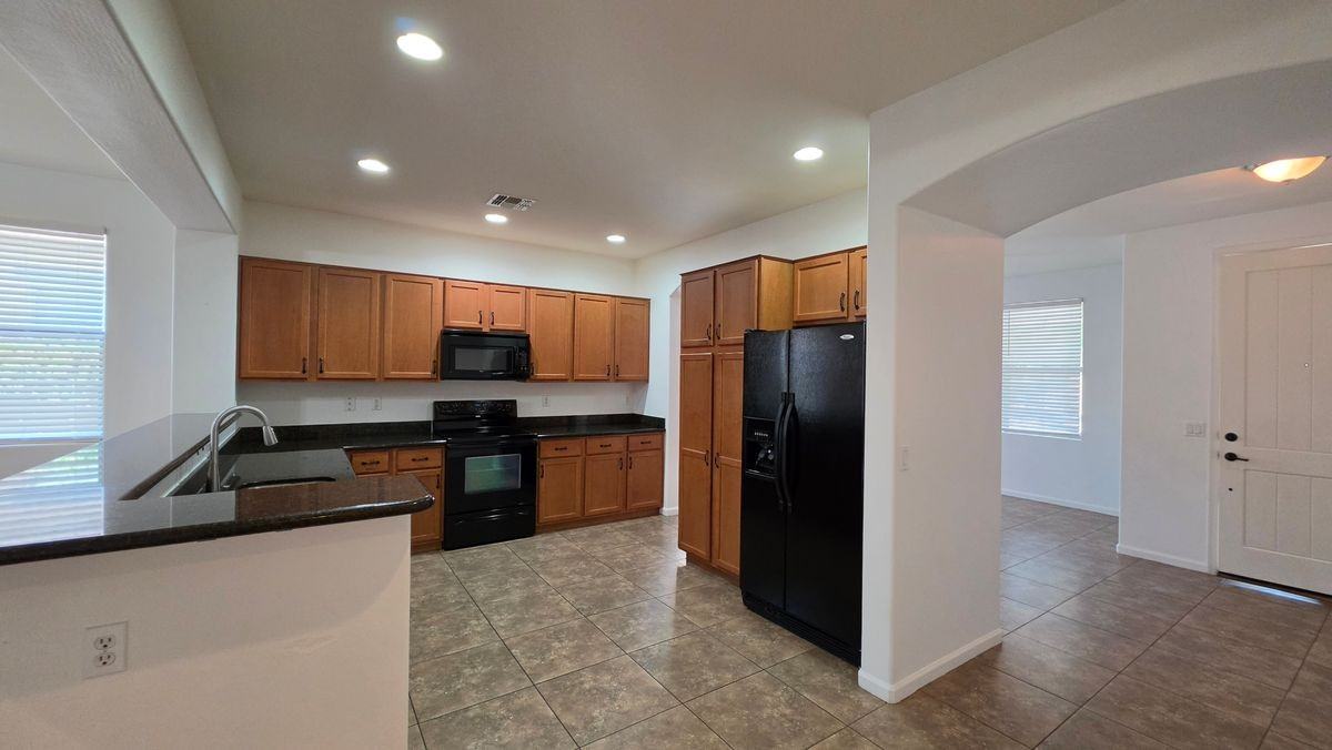 21742 N Bradford Dr - Photo 5 of 15