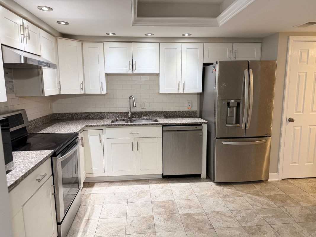 1703 Greentree Ct - Photo 3 of 11