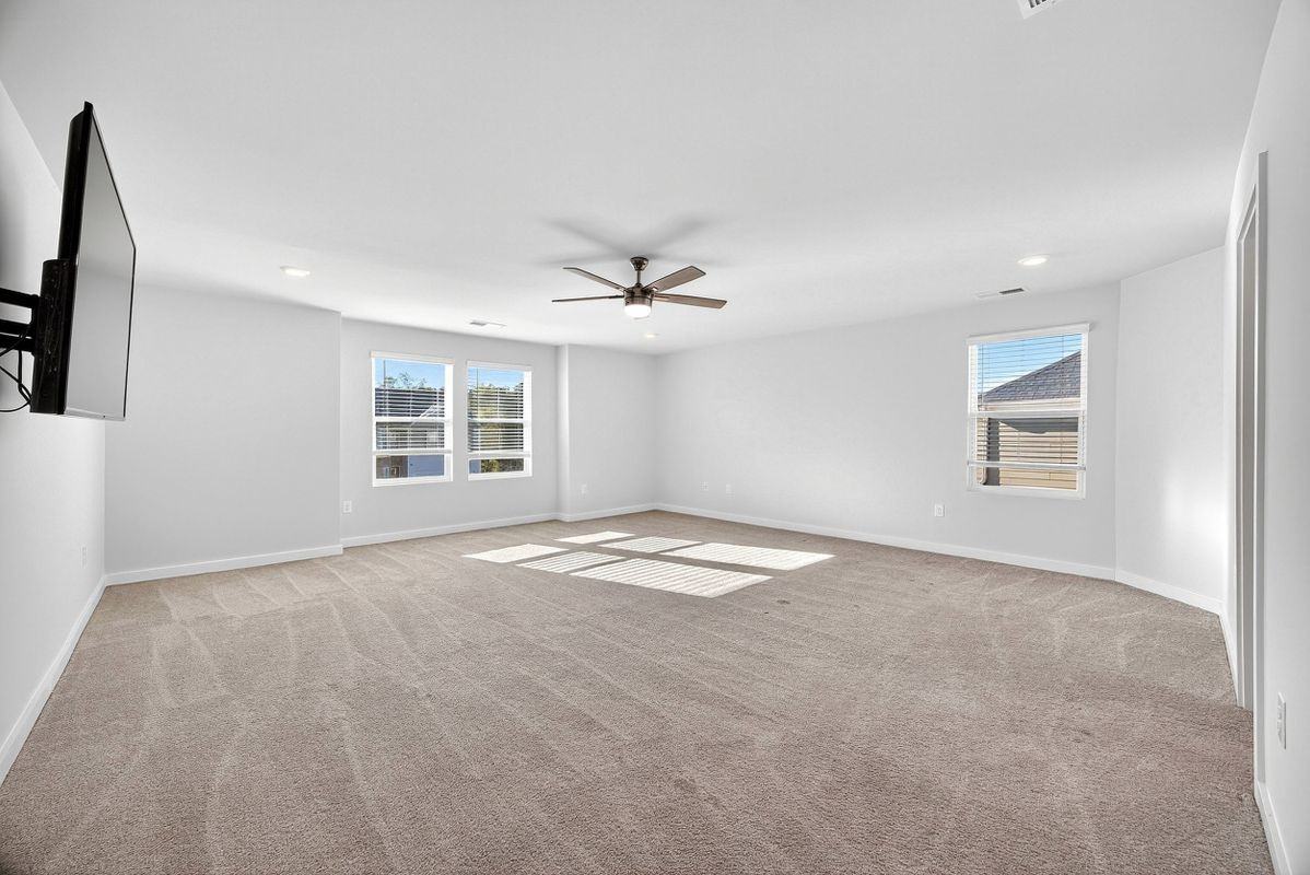 583 Overlook Rd - Photo 5 of 14