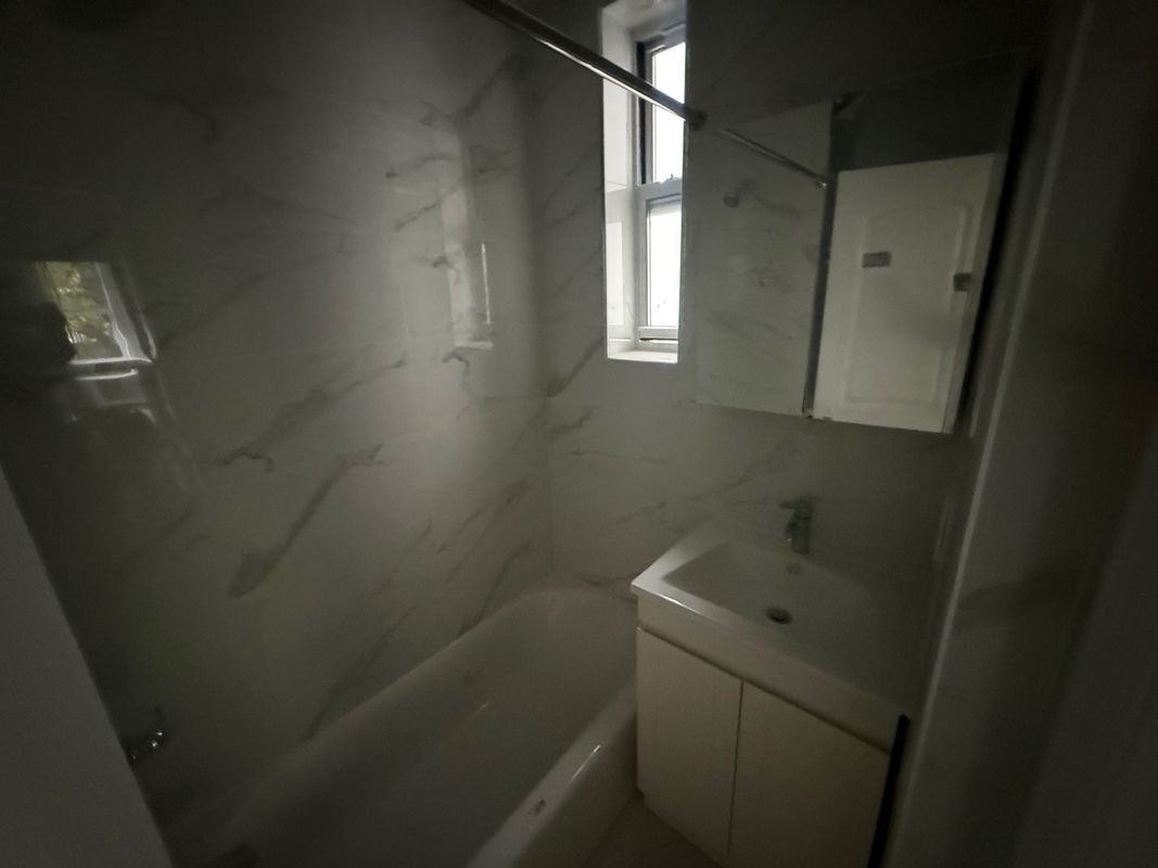 2545 44th St ##2f - Photo 2 of 8