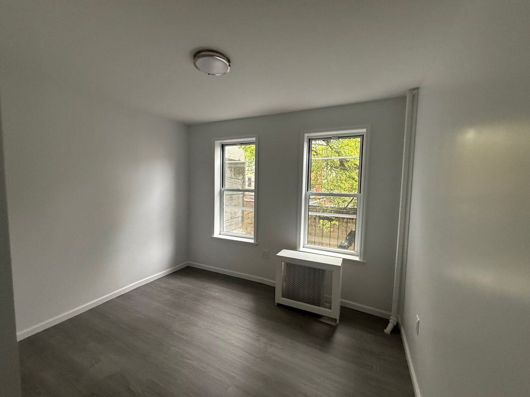 2545 44th St ##2f - Photo 5 of 8
