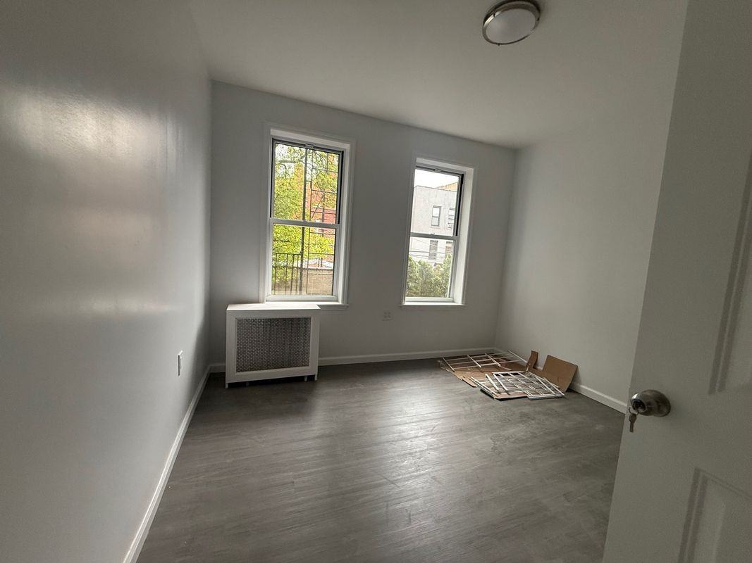 2545 44th St ##2f - Photo 6 of 8