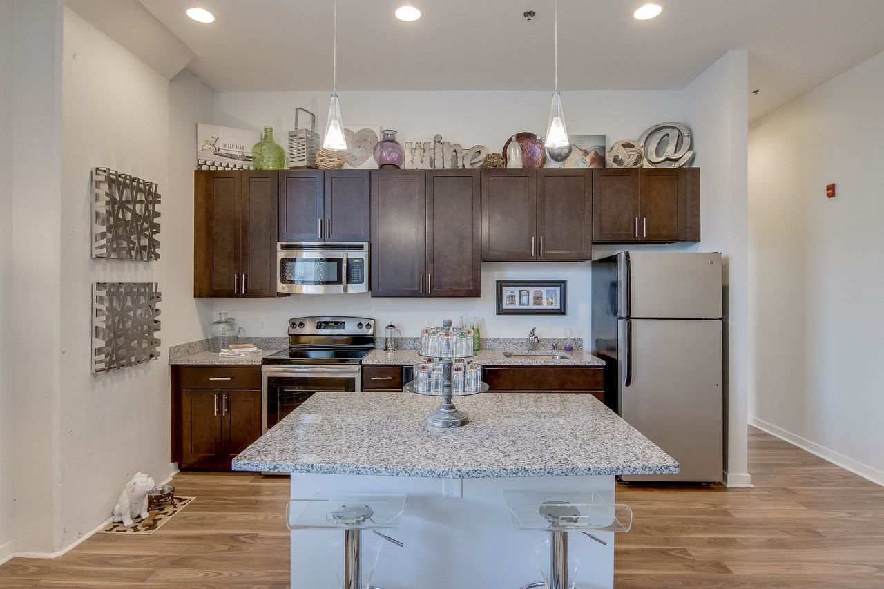 520 Park Avenue - Photo 2 of 40