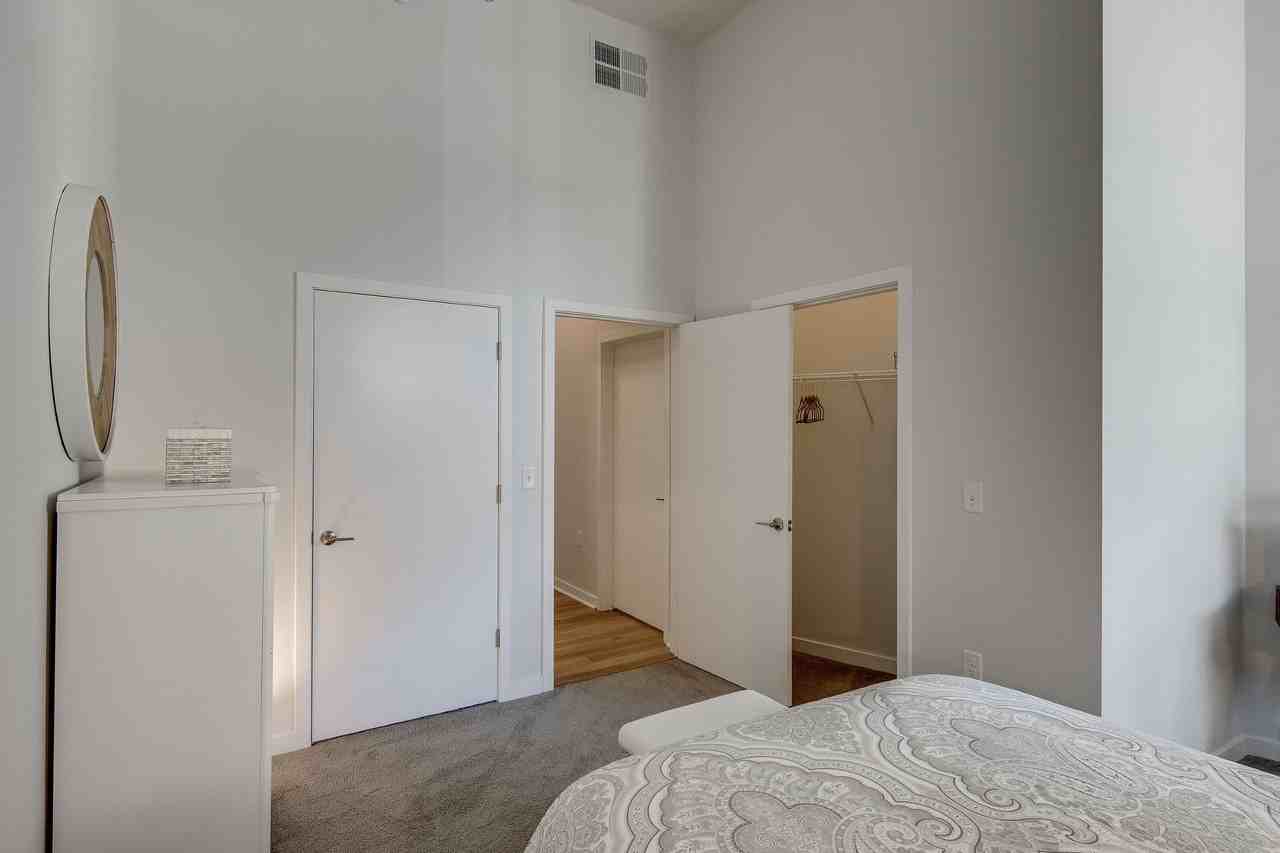 520 Park Avenue - Photo 7 of 40