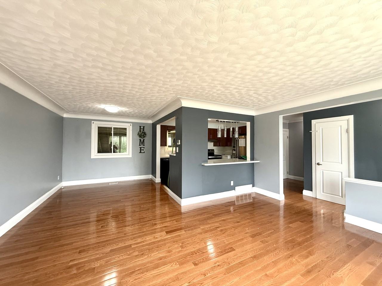 585 Mohawk Rd E - Photo 5 of 10