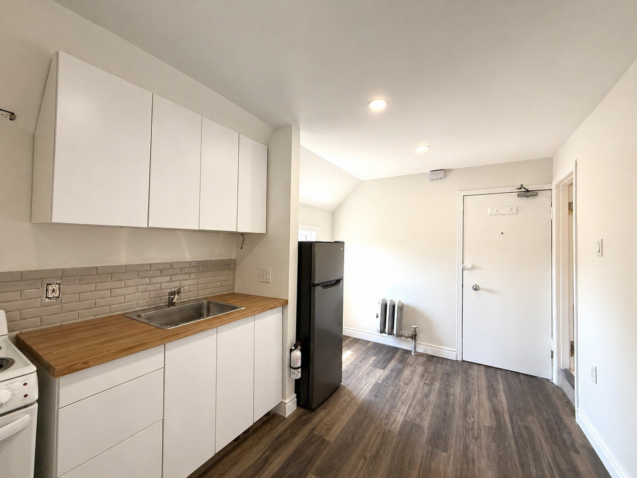 21 Locke St S - Photo 2 of 5