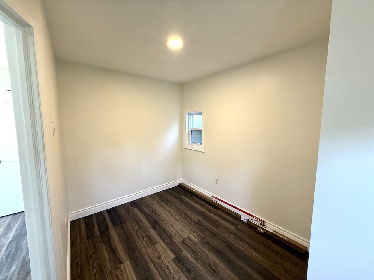 21 Locke St S - Photo 4 of 5