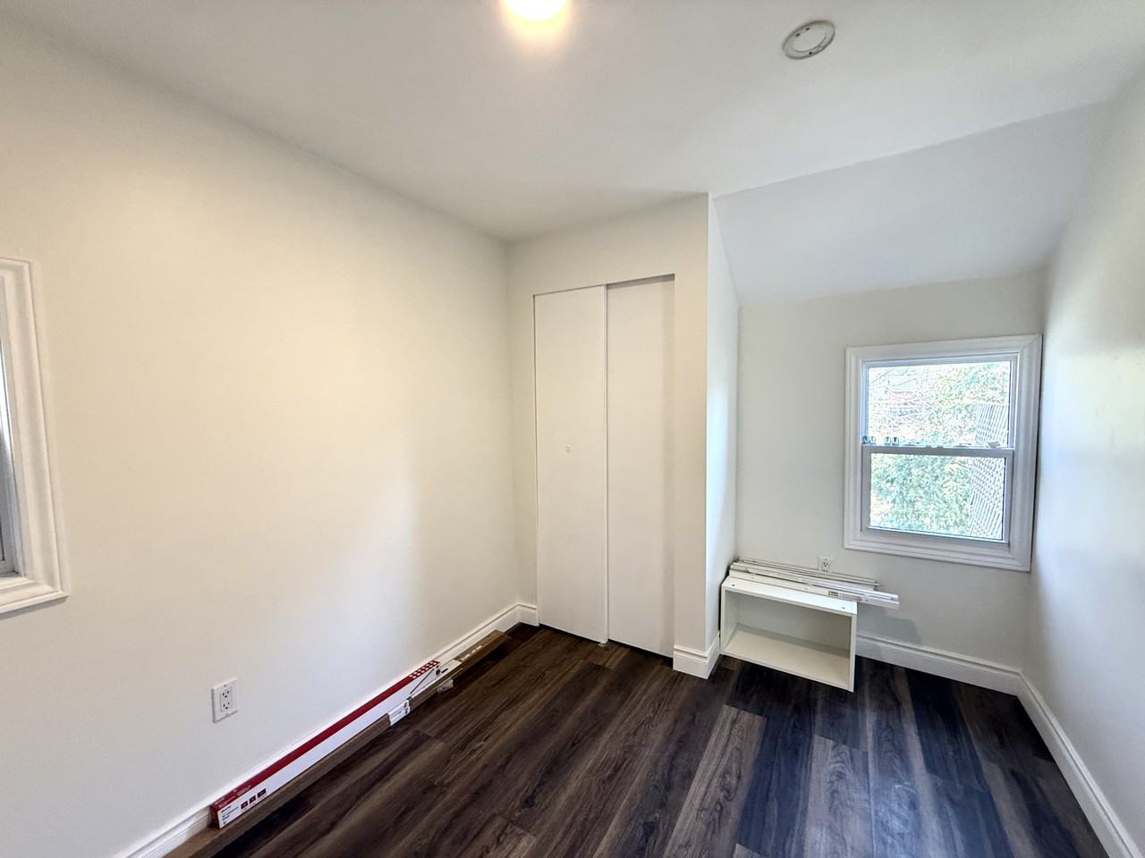 21 Locke St S - Photo 5 of 5