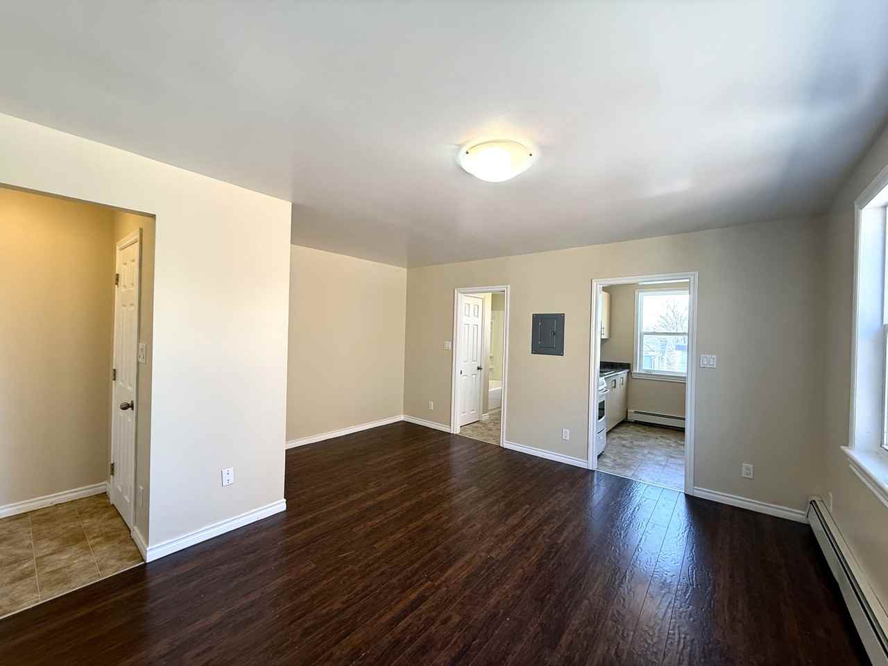 387 Concession St - Photo 2 of 4