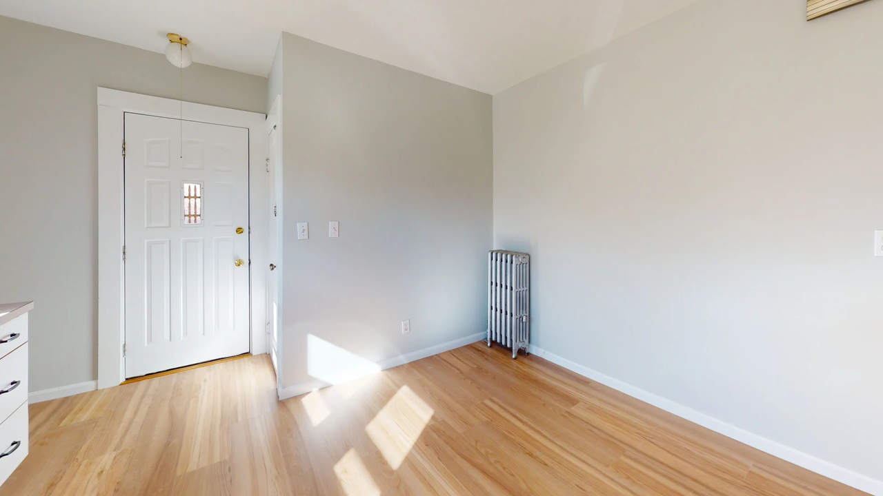 897 Canterbury St. - Photo 5 of 10