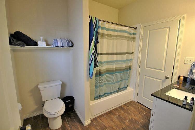 104 Richards St - Photo 5 of 11