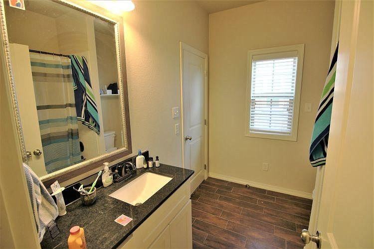 104 Richards St - Photo 4 of 11