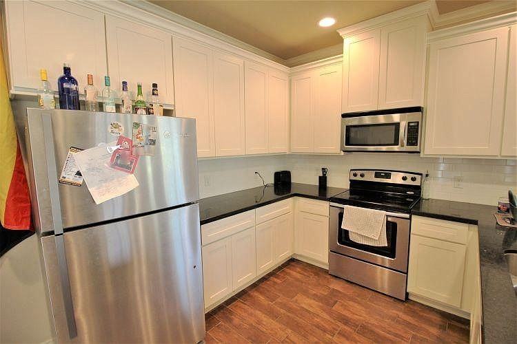 104 Richards St - Photo 3 of 11