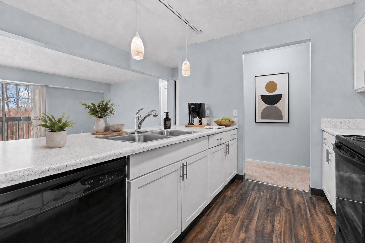 Fairfax Apartments - Lansing, MI - Photo 3 of 33
