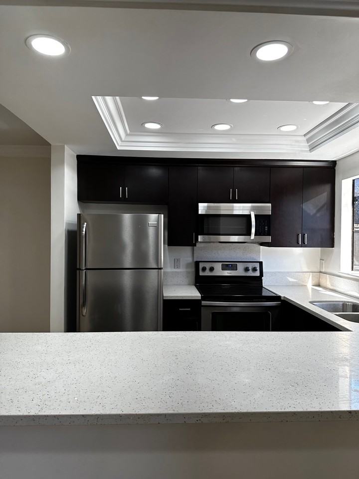 1463 Essex St #1 - Photo 3 of 14