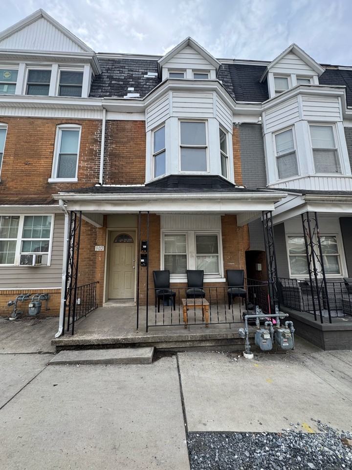902 W College Ave #2 - Photo 5 of 22