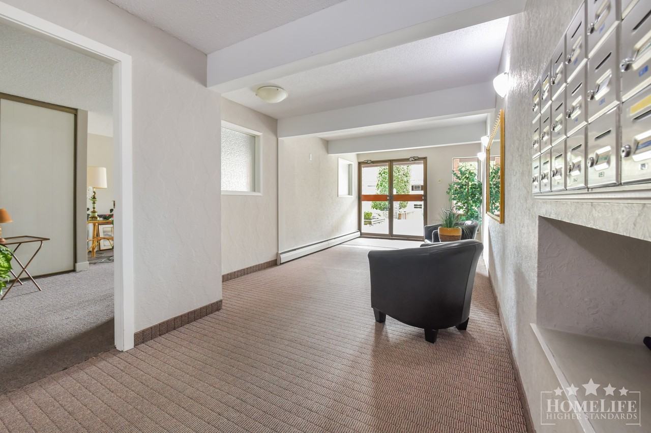 1444 Martin St - Photo 3 of 18