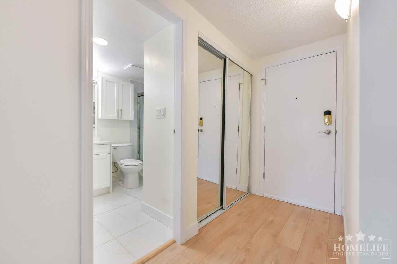 1444 Martin St - Photo 4 of 18