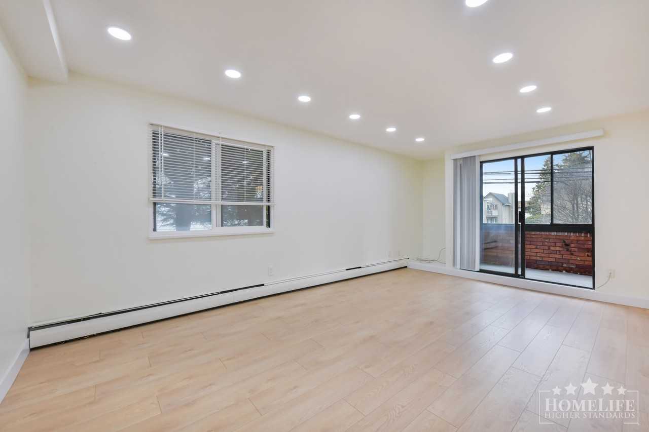 1444 Martin St - Photo 5 of 18