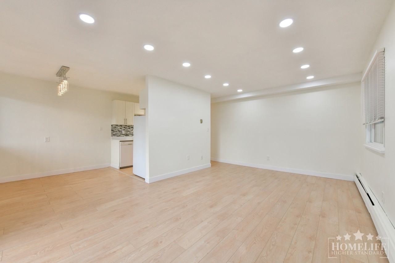 1444 Martin St - Photo 6 of 18