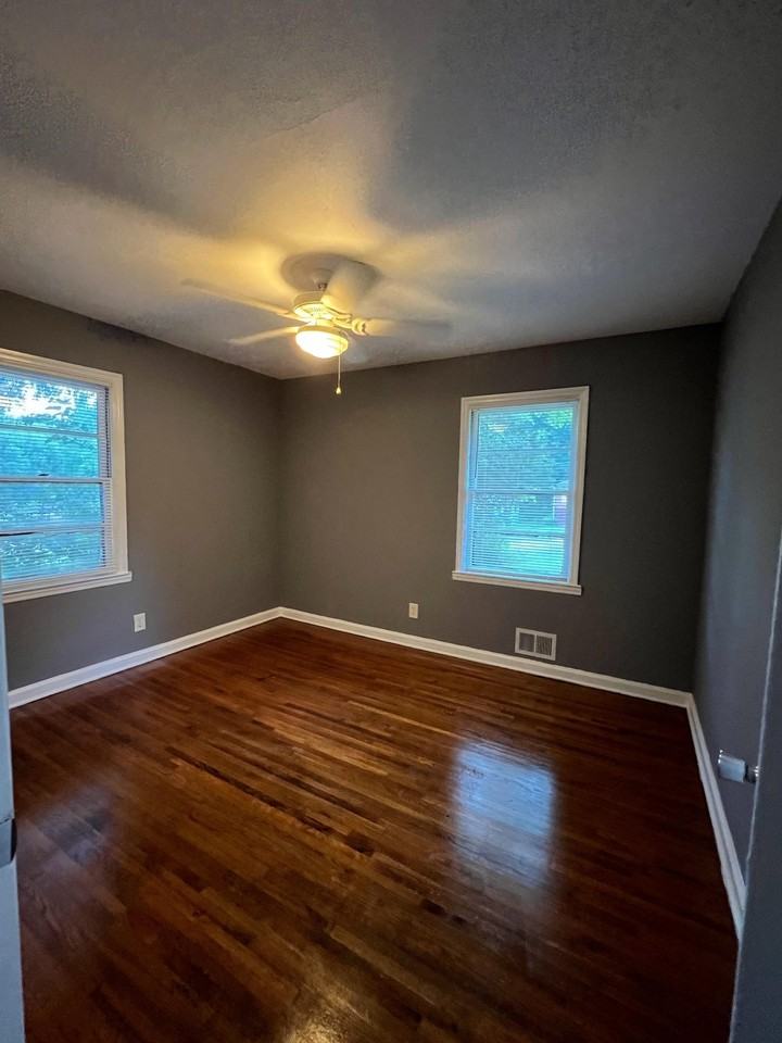 2884 Meadowview Dr Se - Photo 6 of 32