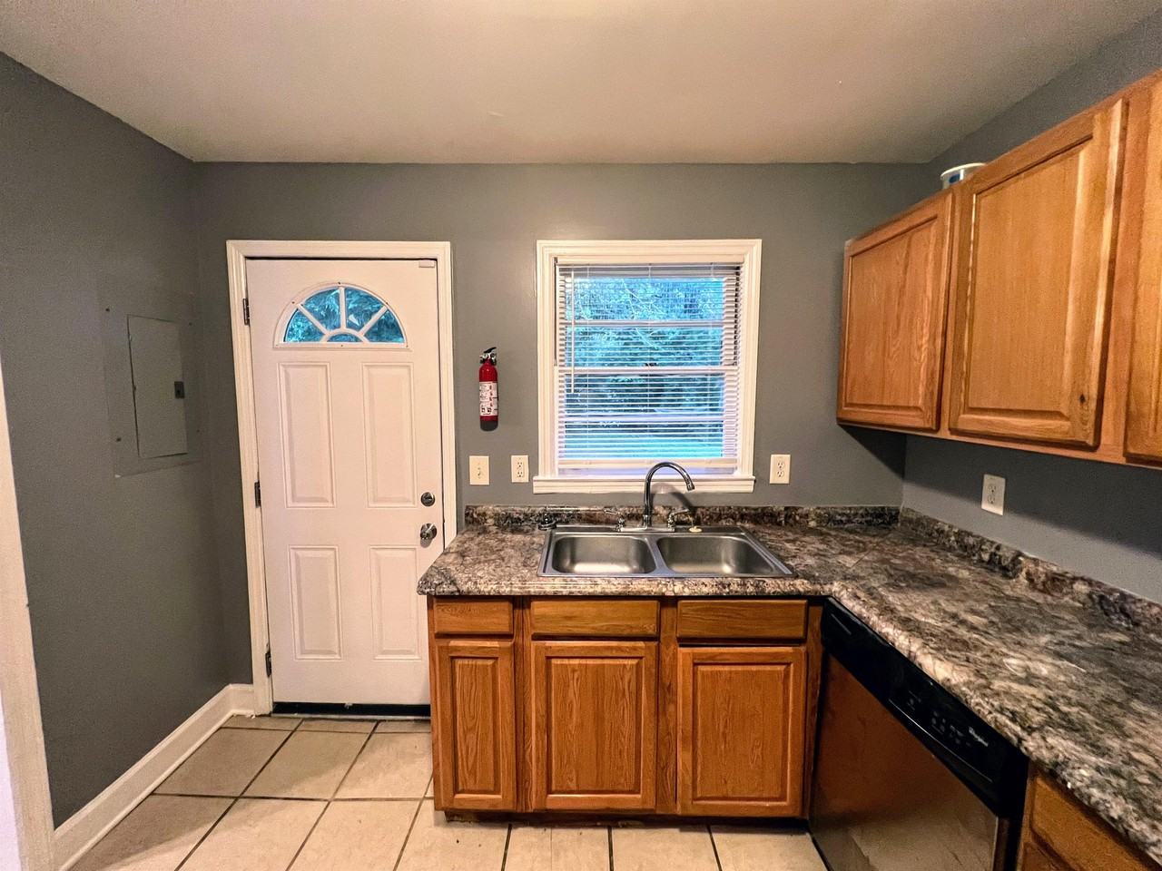 2884 Meadowview Dr Se - Photo 7 of 32